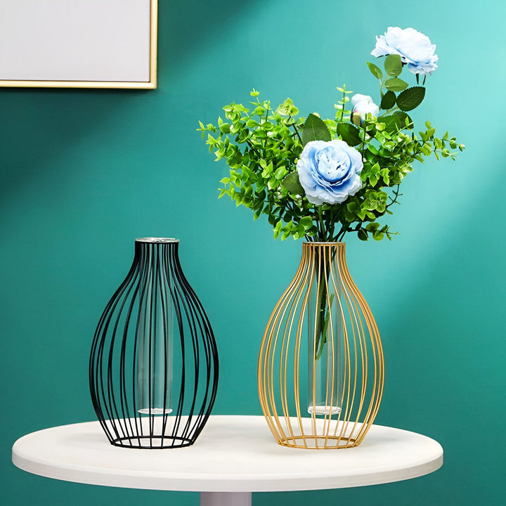 GEOMETRISCHE IJZEREN BLOEMENVAAS MET GLASBUIS