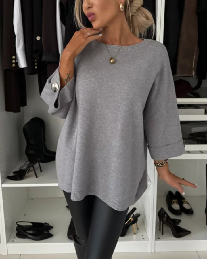 CLAIRE – ELEGANTE RELAXTE TRUI MET KNOOPMANCHETTEN