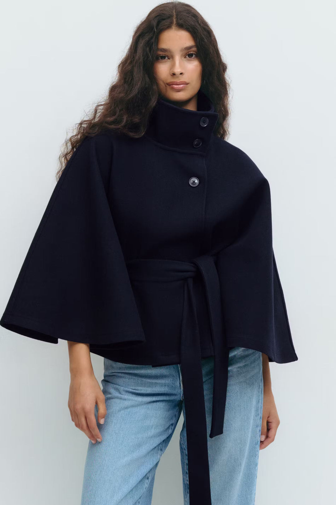 Dames Hoge Hals Geknoopte Cape Jas