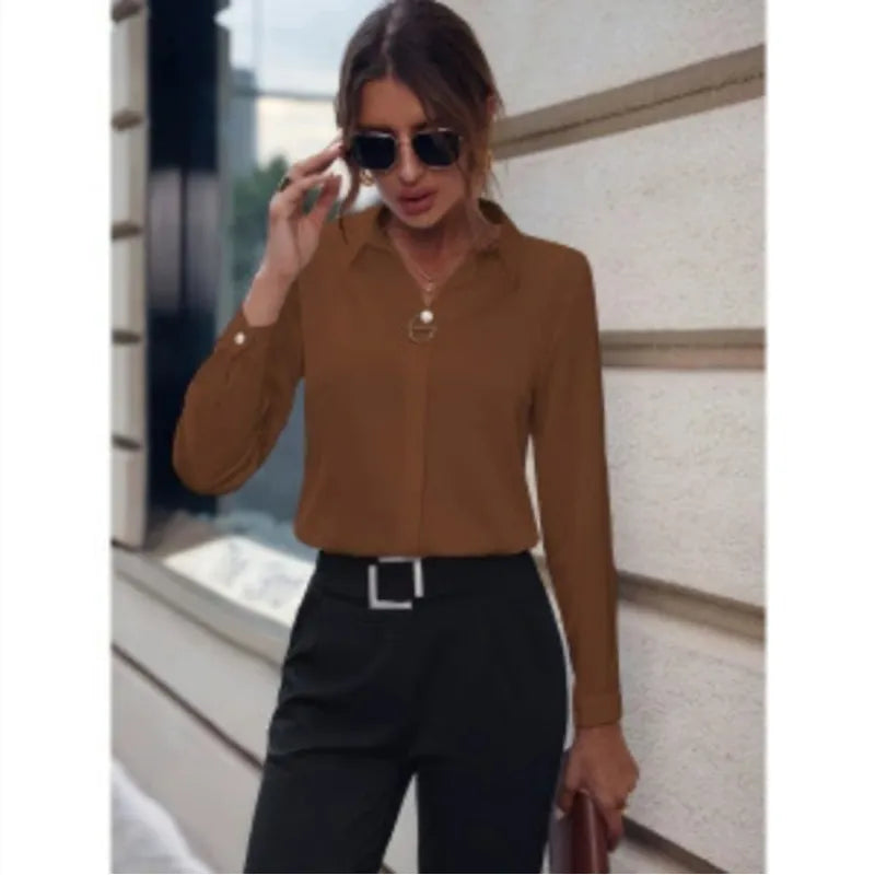 Violet | Damesblouse met puntkraag en siersluiting