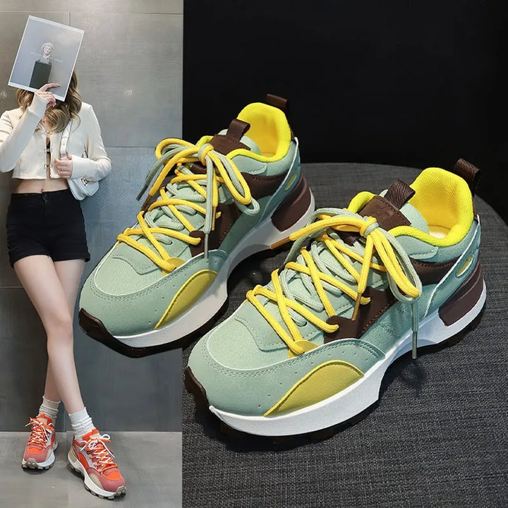 Tribe | Damessneakers met vetersluiting en profielzool