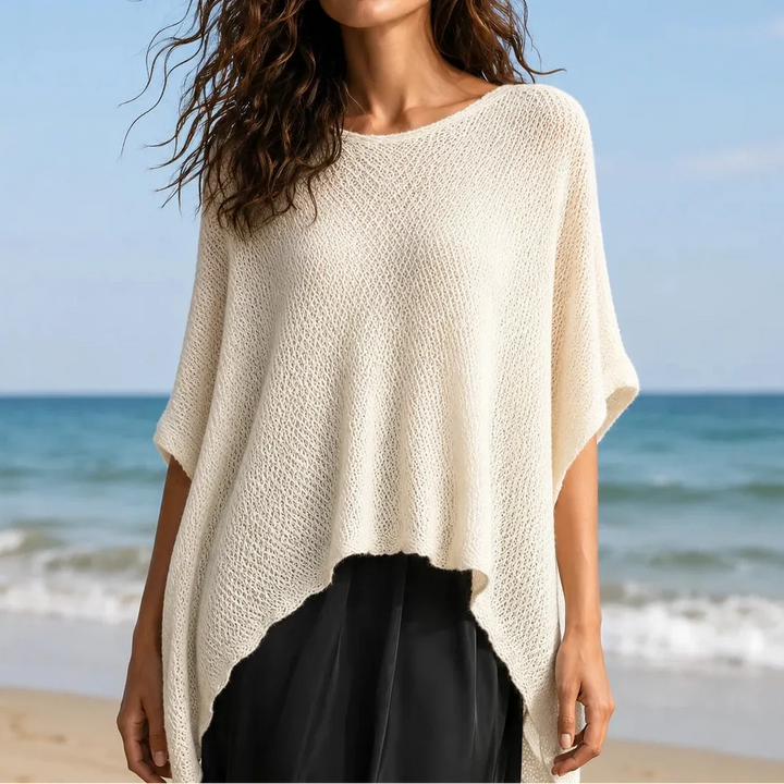 Solvera – Open Gebreide Batwing Top met Asymmetrische Zoom