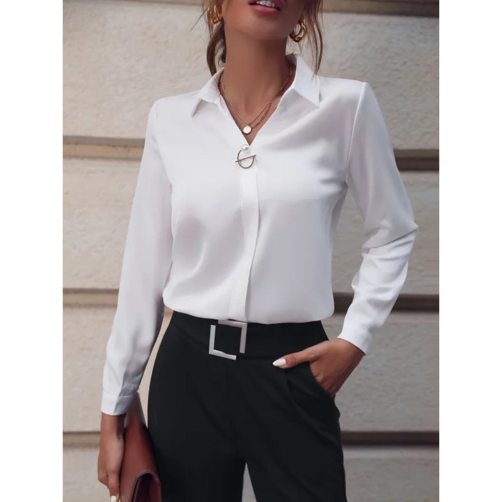 Violet | Damesblouse met puntkraag en siersluiting
