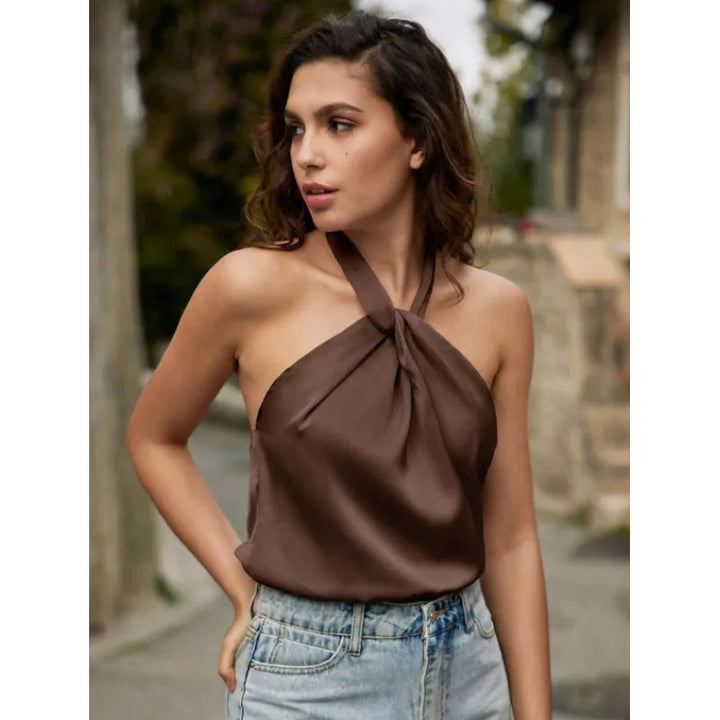 Bria | Dames haltertop met knoopdetail en plooien