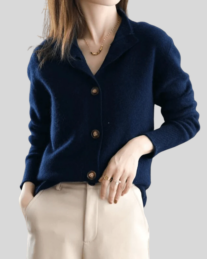 AMY – KLASSIEKE KNOPENCARDIGAN