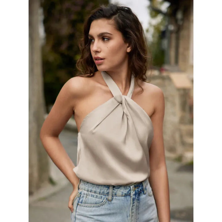 Bria | Dames haltertop met knoopdetail en plooien