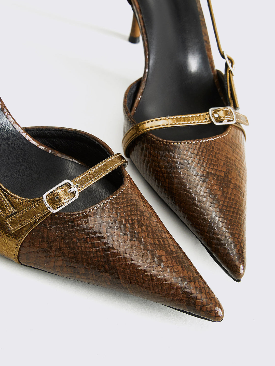 Lynar | Chique Hakken van Slangenleer Look met Gesp