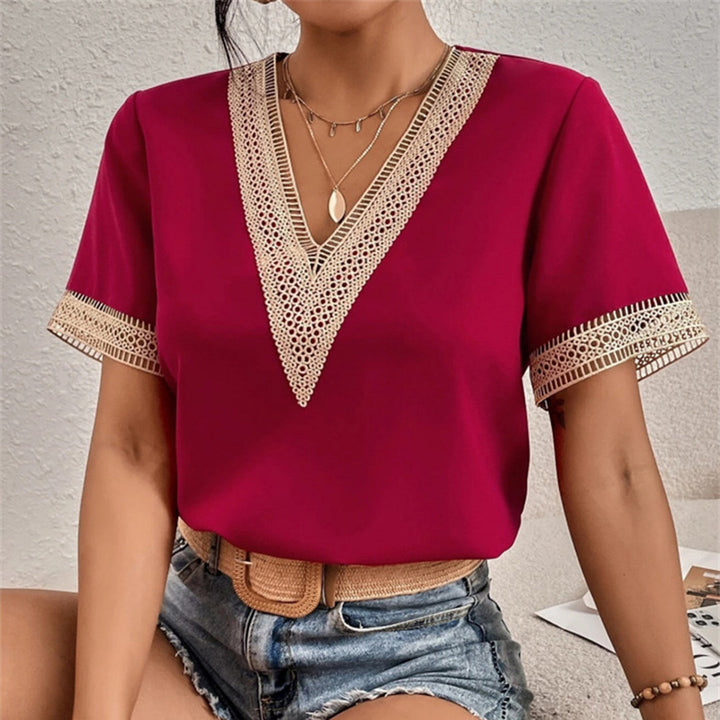 Molly – Slim Fit Kanten V-Hals T-Shirt voor dames