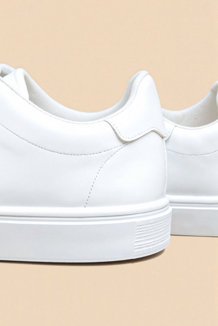 Minimalistische witte sneakers – Perfect voor elke gelegenheid