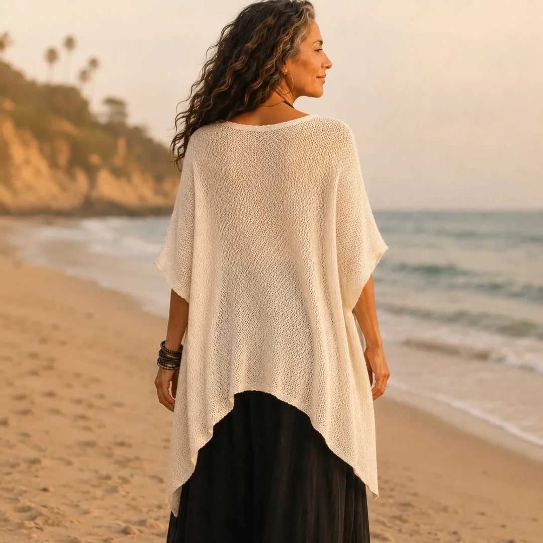Solvera – Open Gebreide Batwing Top met Asymmetrische Zoom