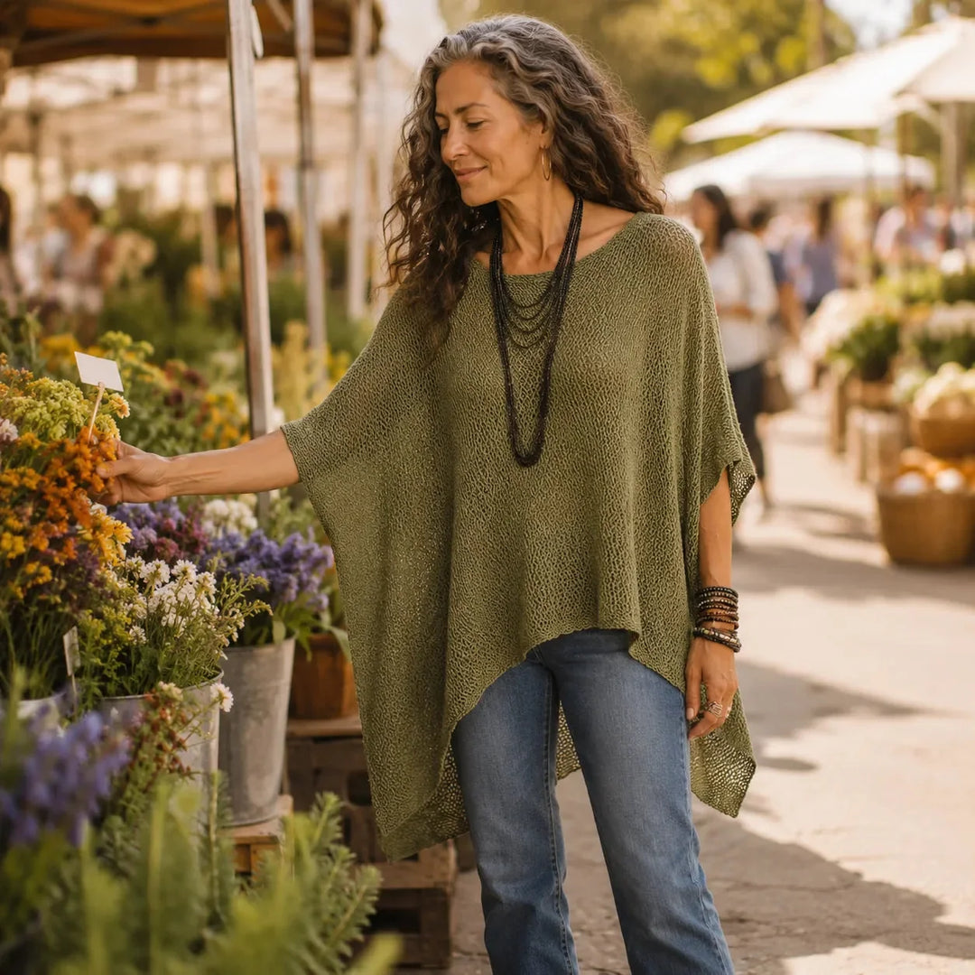 Solvera – Open Gebreide Batwing Top met Asymmetrische Zoom