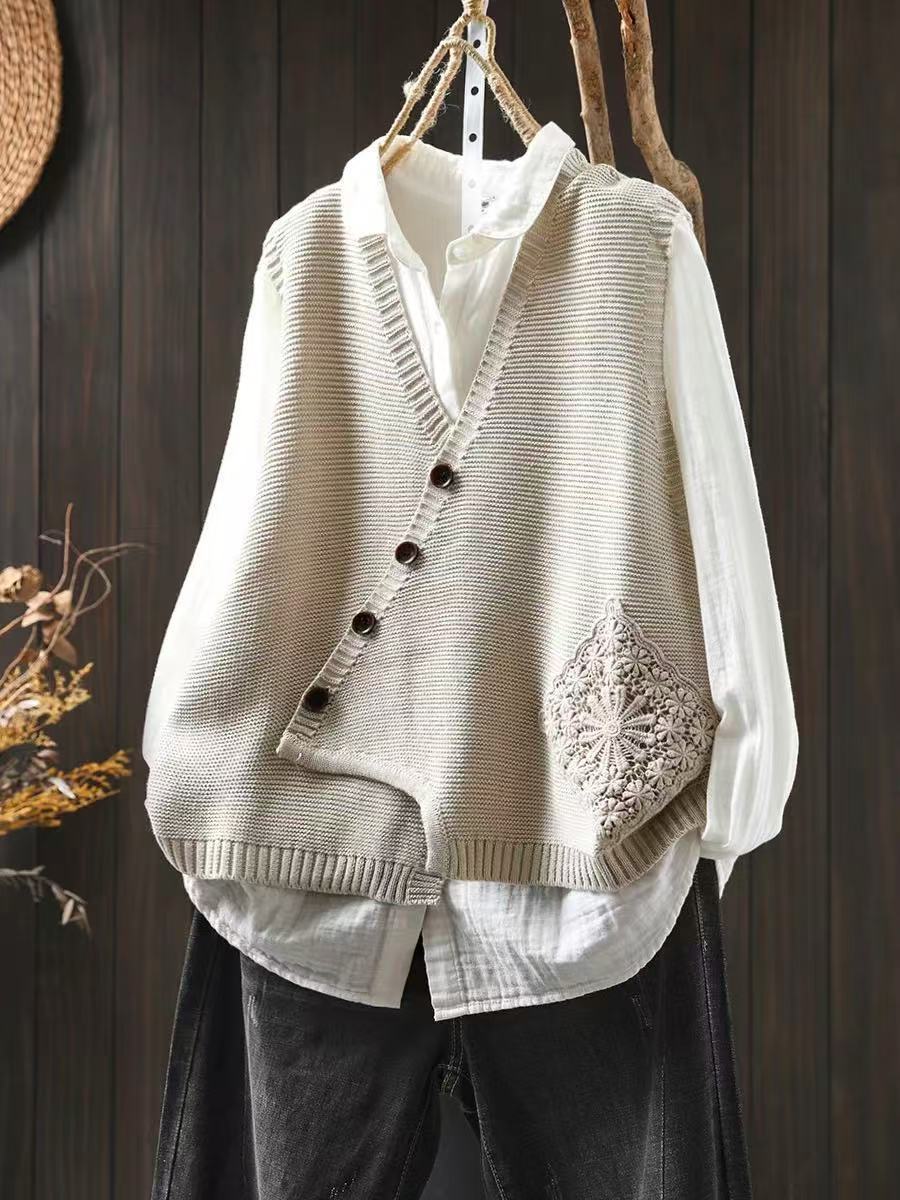 SUSAN – ASYMMETRISCHE KNOPEN BREI VEST