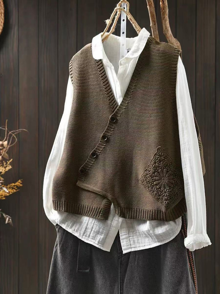 SUSAN – ASYMMETRISCHE KNOPEN BREI VEST