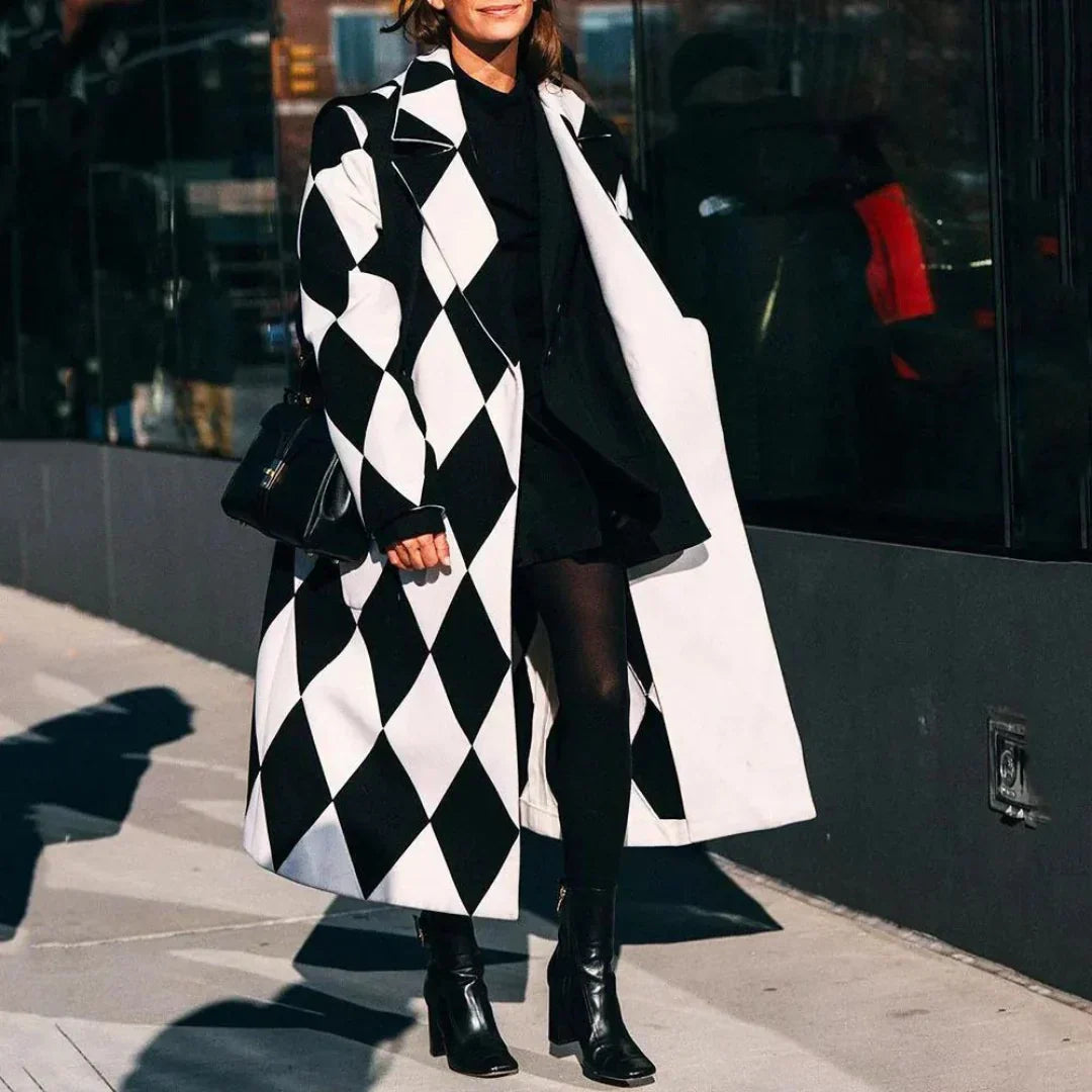 Lange Damesjas met Stijlvolle Designerpatronen