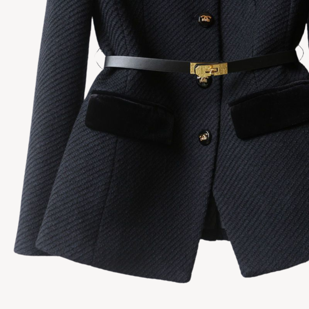 Chloe | Dames Tailored Blazer met Riem en Knopenstijl