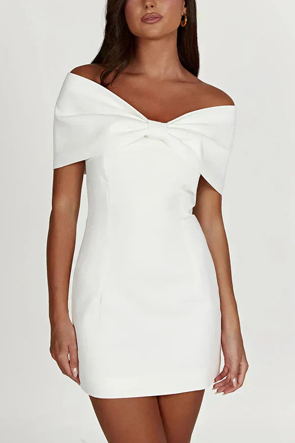 Elly | Off-shoulder Minidress met Strikdetail