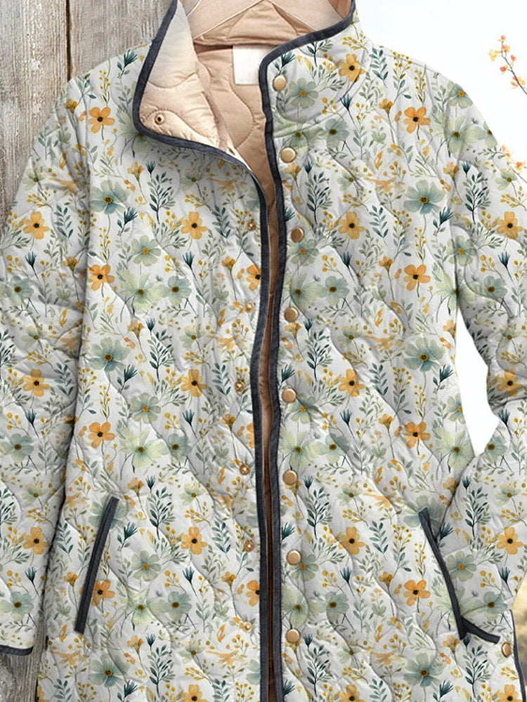 Prachtig bloemenpatroon op een casual, gewatteerde jas voor vrouwen