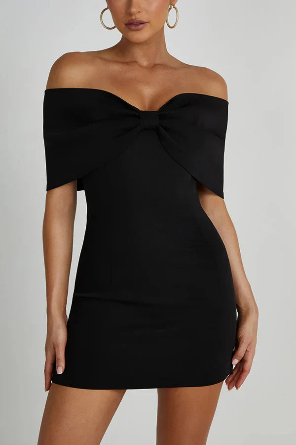 Elly | Off-shoulder Minidress met Strikdetail