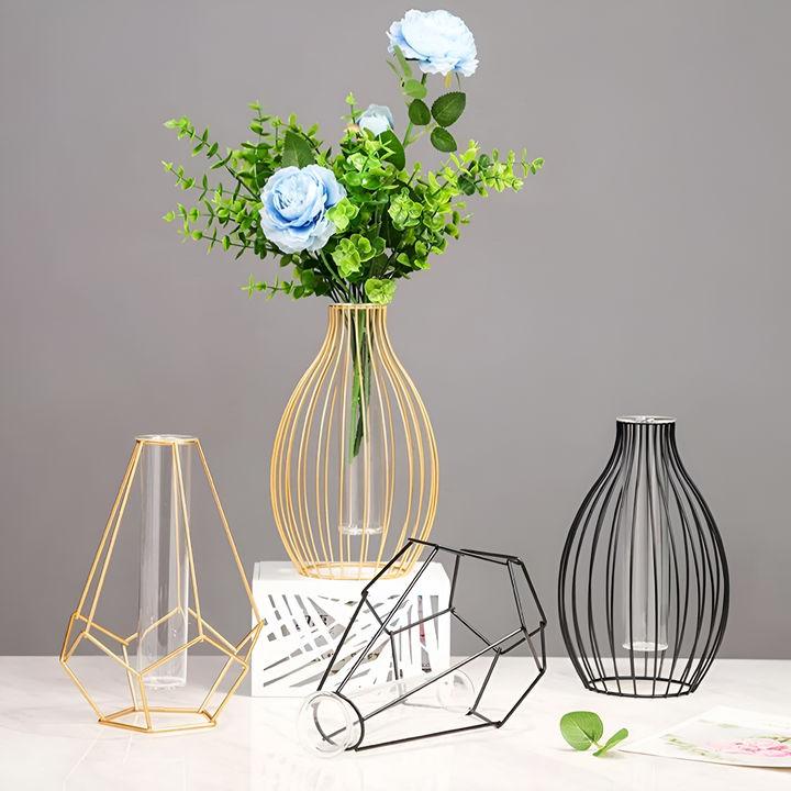 GEOMETRISCHE IJZEREN BLOEMENVAAS MET GLASBUIS
