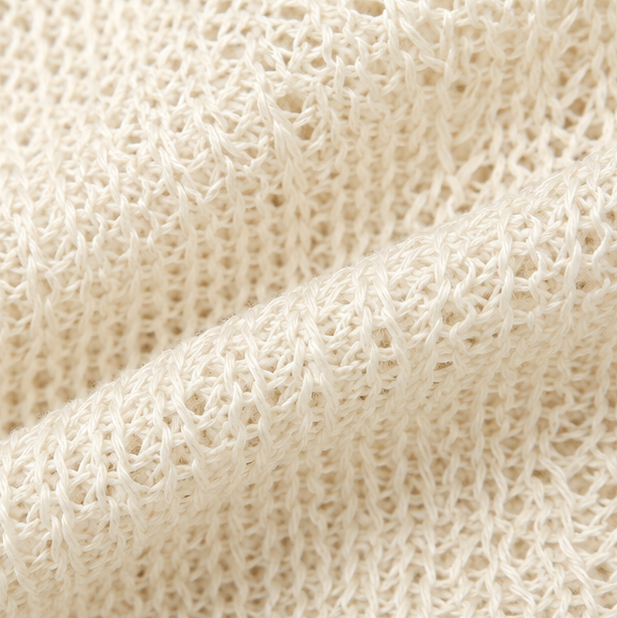 Solvera – Open Gebreide Batwing Top met Asymmetrische Zoom