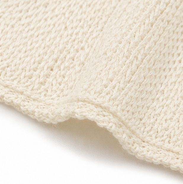 Solvera – Open Gebreide Batwing Top met Asymmetrische Zoom