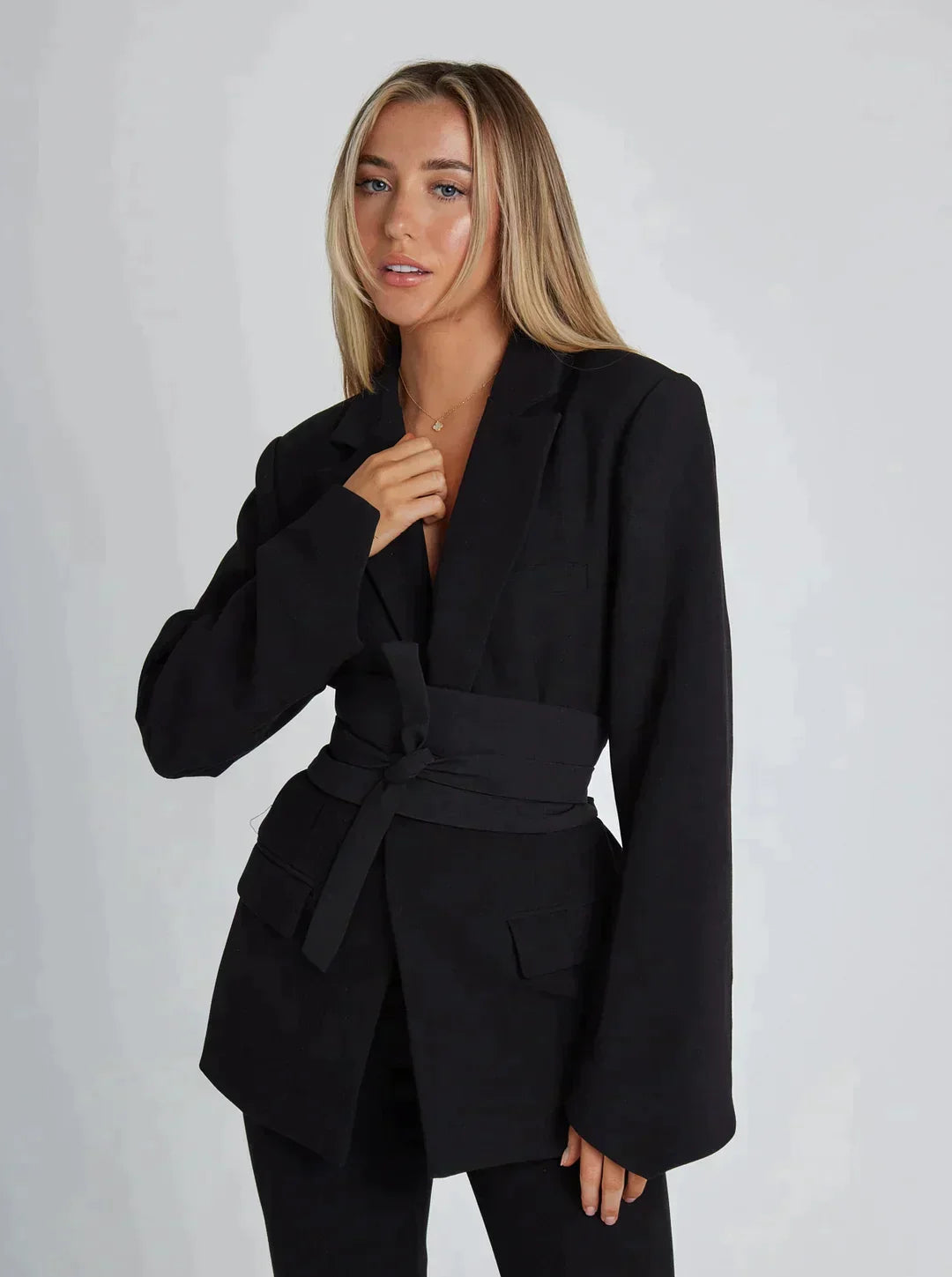Sophia Geknoopte Blazer: Perfecte Pasvorm, Chic Silhouet