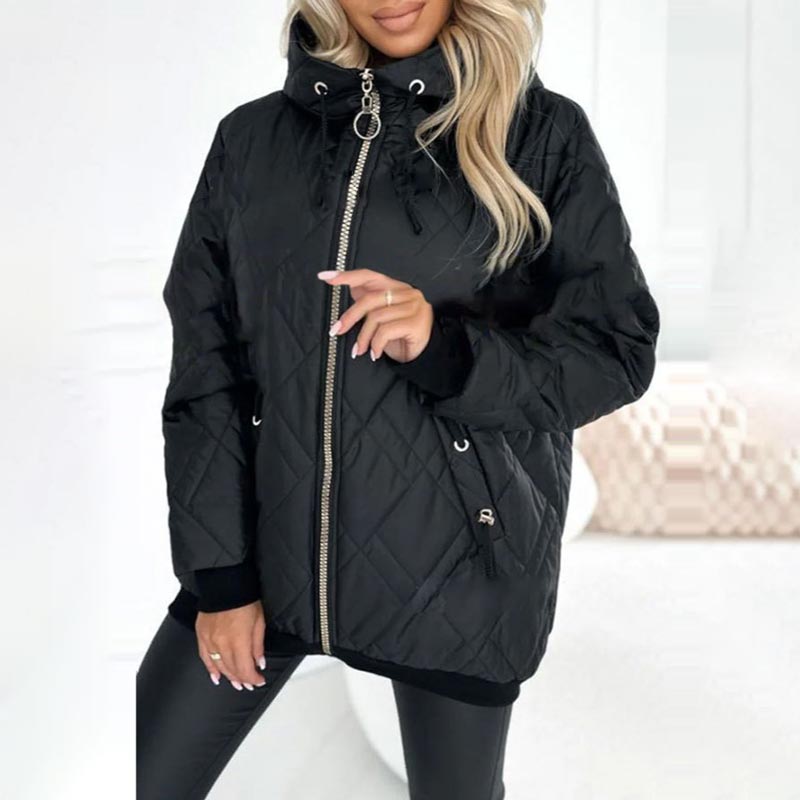 YANNAH – DE DIAMANT GEQUILTEERDE JAS MET CAPUCHE